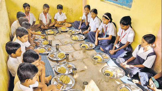 Maharashtra weighs extending mid-day meals to class 10, promoting local ...