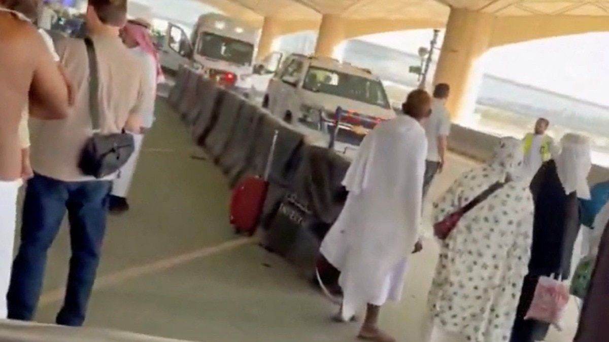 Houthi attack on Riyadh airport kills 12, wounds over 300; flights halted