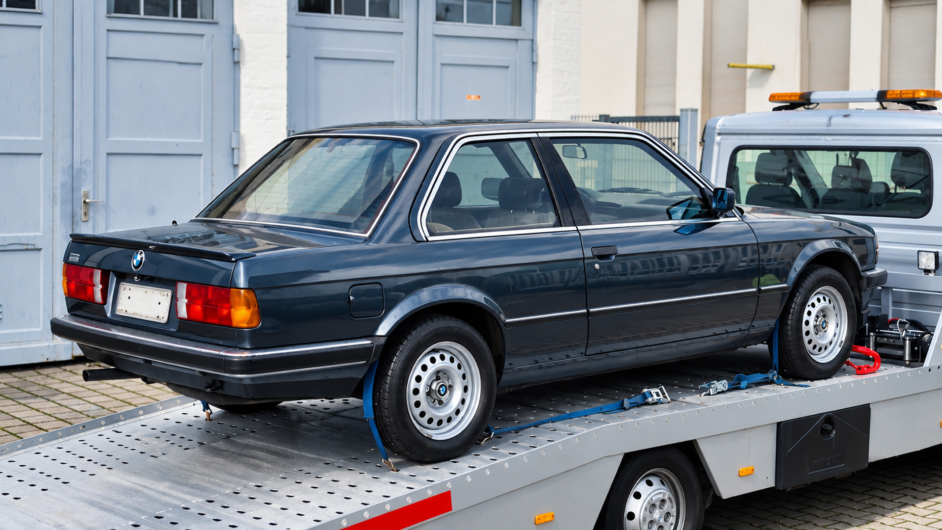 BMW E30 320i arrives for its first full inspection