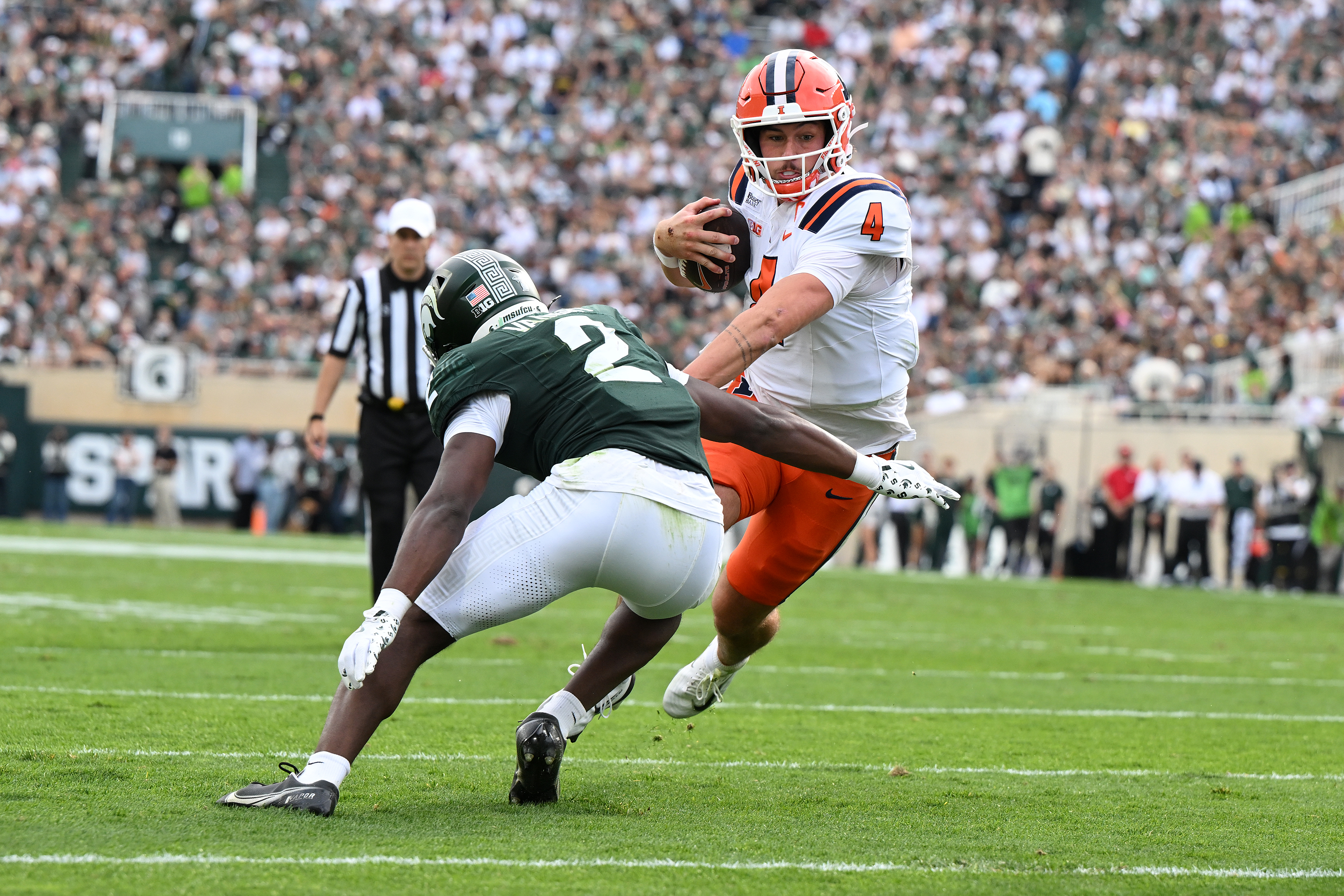 Illinois makes a stop on Michigan State's 2-point conversion attempt in ...