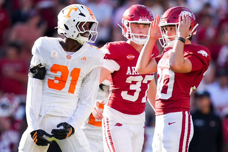 Tennessee football vs Arkansas score updates, Vols up 17-14 in fourth ...