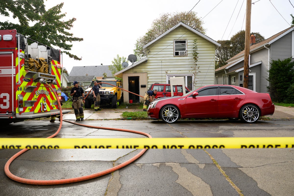 Gunman massacres family, including pregnant woman, 2 children