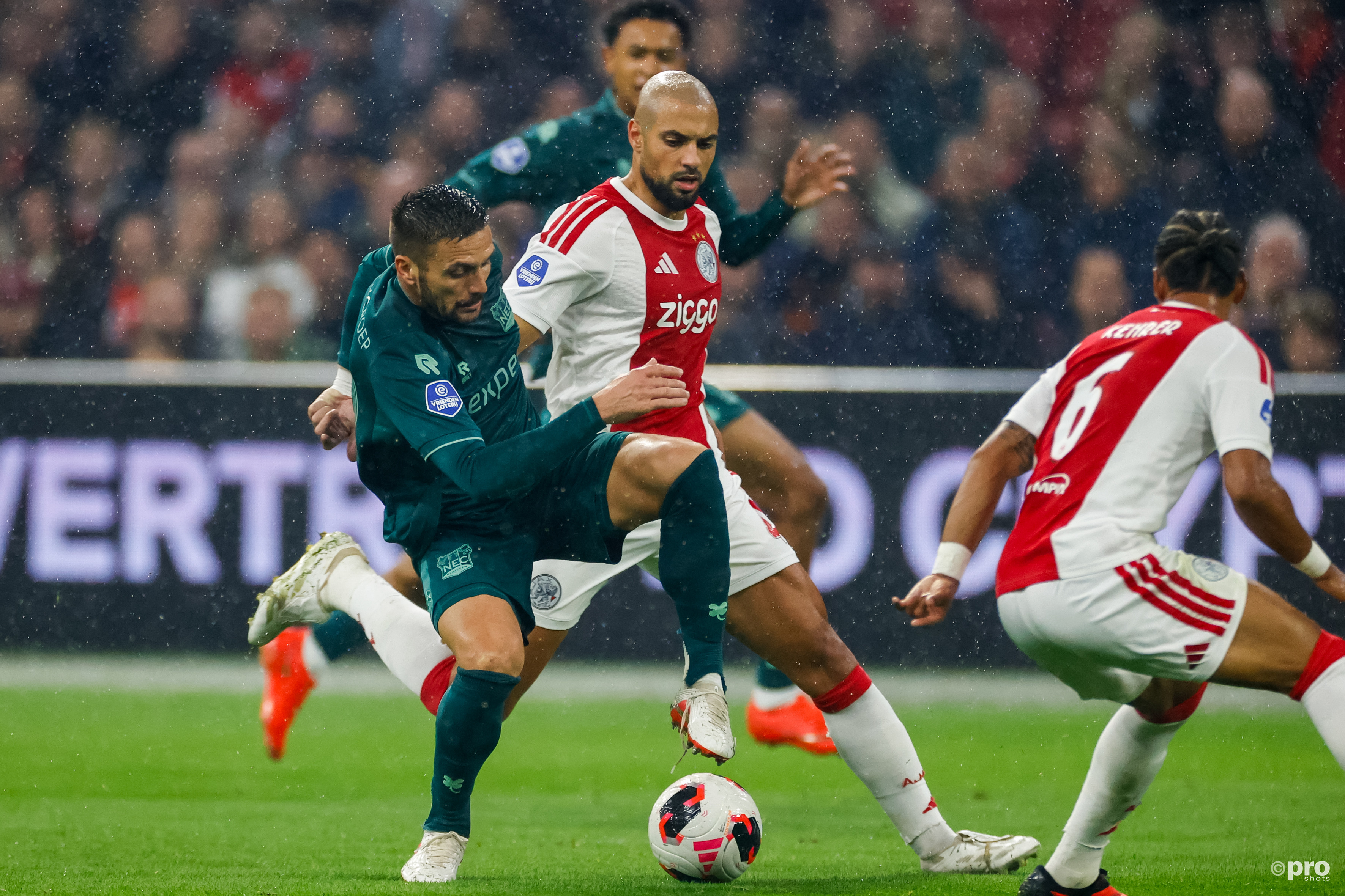 Ajax loopt weer averij op in titelstrijd: NEC vertrekt met punt uit ...
