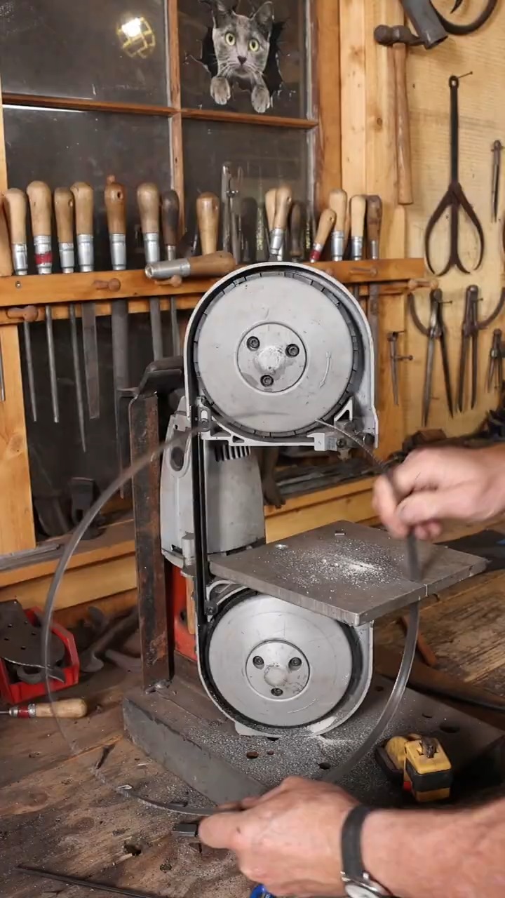 Replacing PortaBand tires the easy way