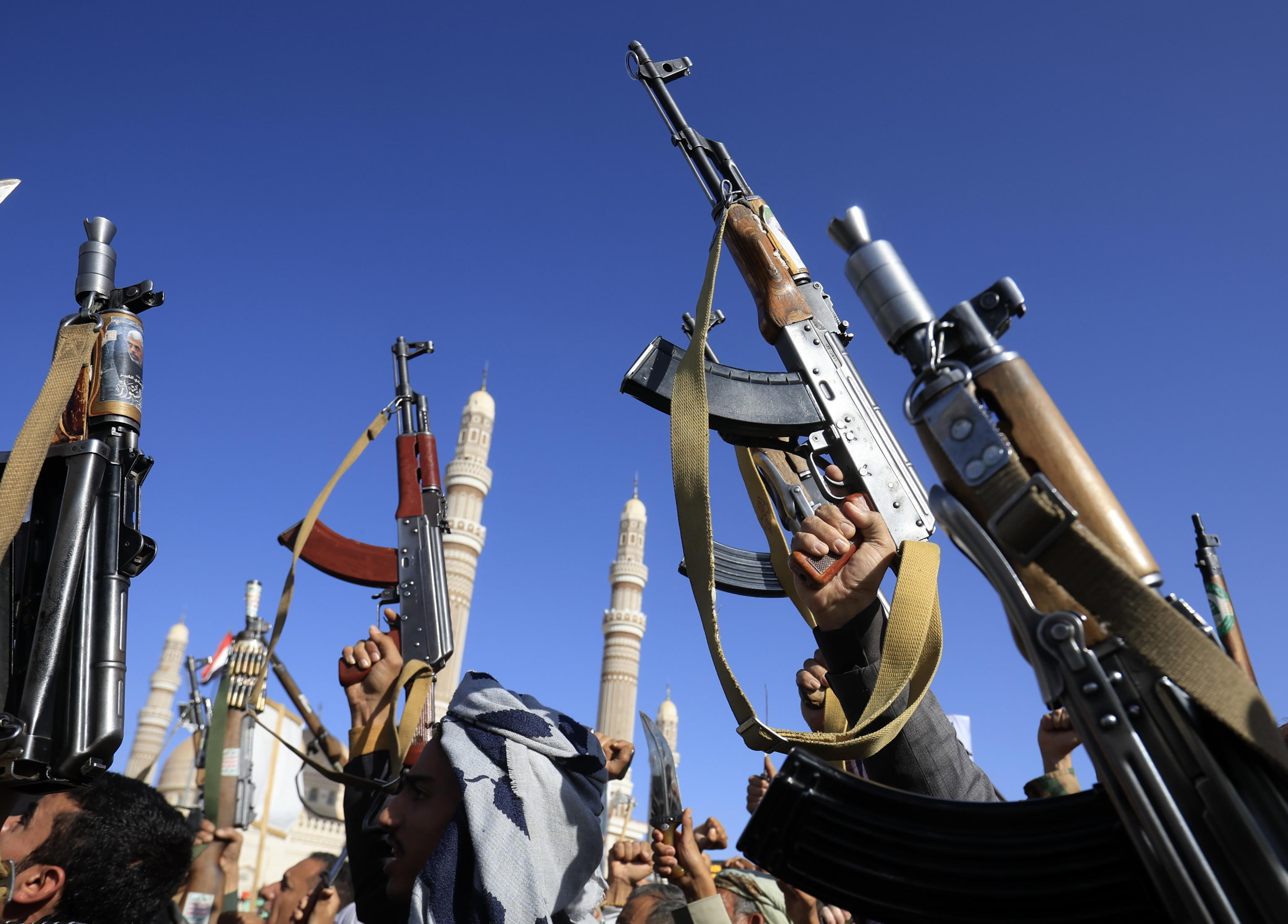 Autorità, almeno 309 i feriti nell'attacco degli Houthi all'aeroporto ...