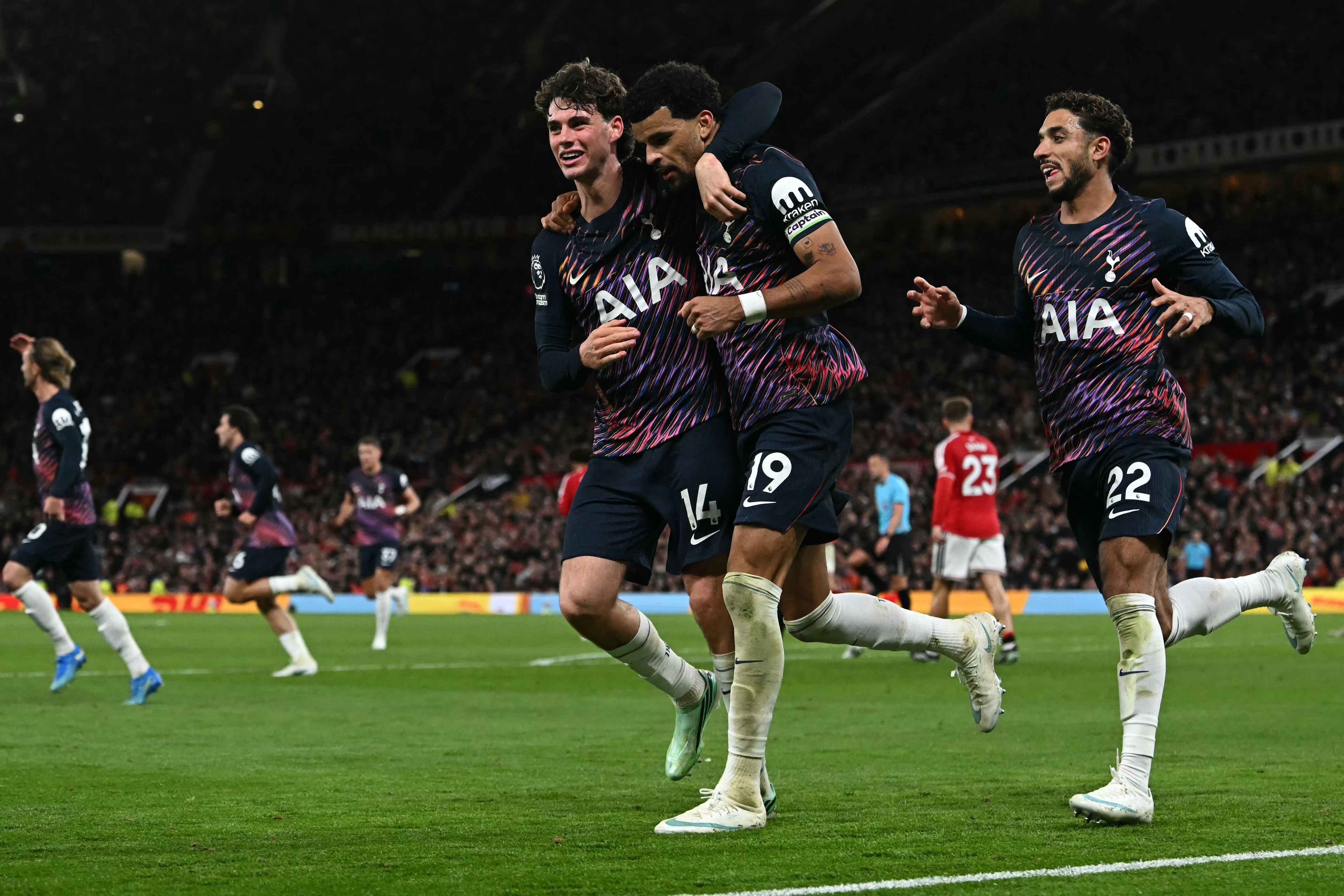 ⏪ 10-man Spurs hold Man United; Arsenal & Chelsea win