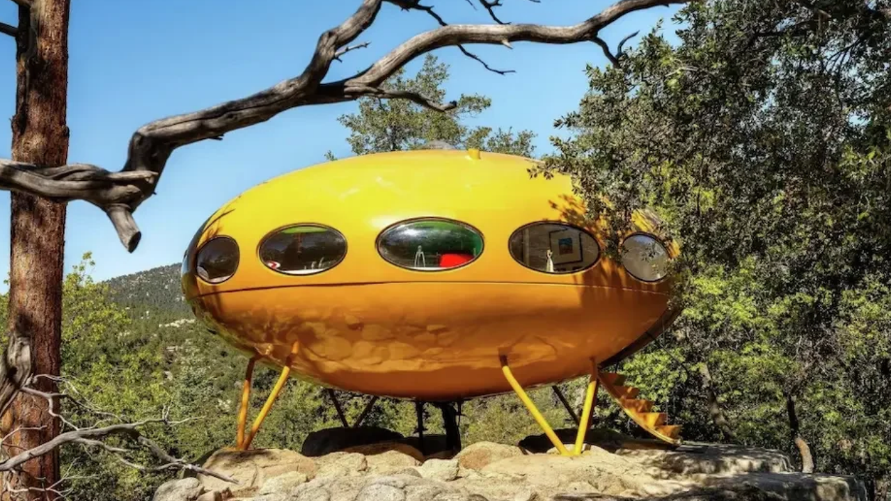 UFO-style Futuro home listed: Rare space-age house hits market; $1.495m ...