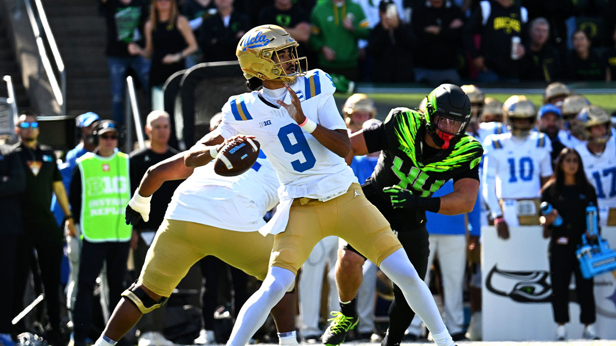 UCLA QB Nico Iamaleava exits Oregon game with injury