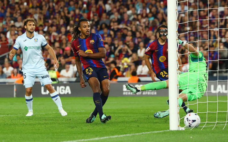 Soccer-Barcelona cruise past Getafe, Real Madrid stutter to win over ...