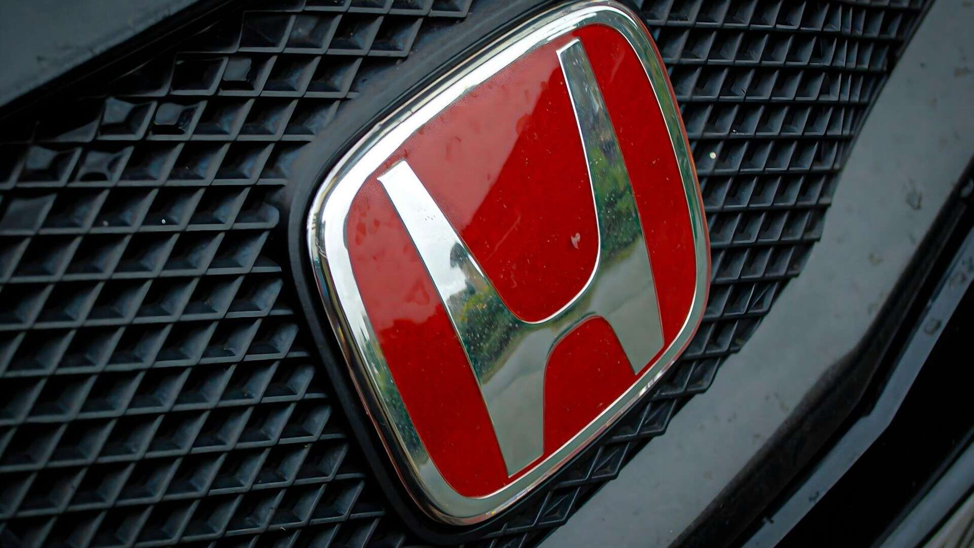 Honda is burying 150-kW wireless chargers under Japanese highways, and ...