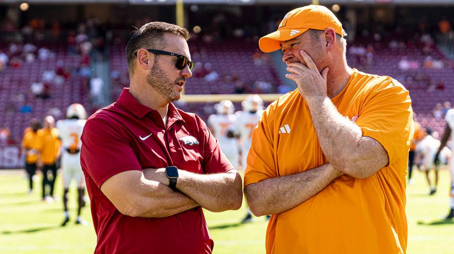 Live Reaction: Arkansas Razorbacks Hosts No. 15 Tennessee Volunteers