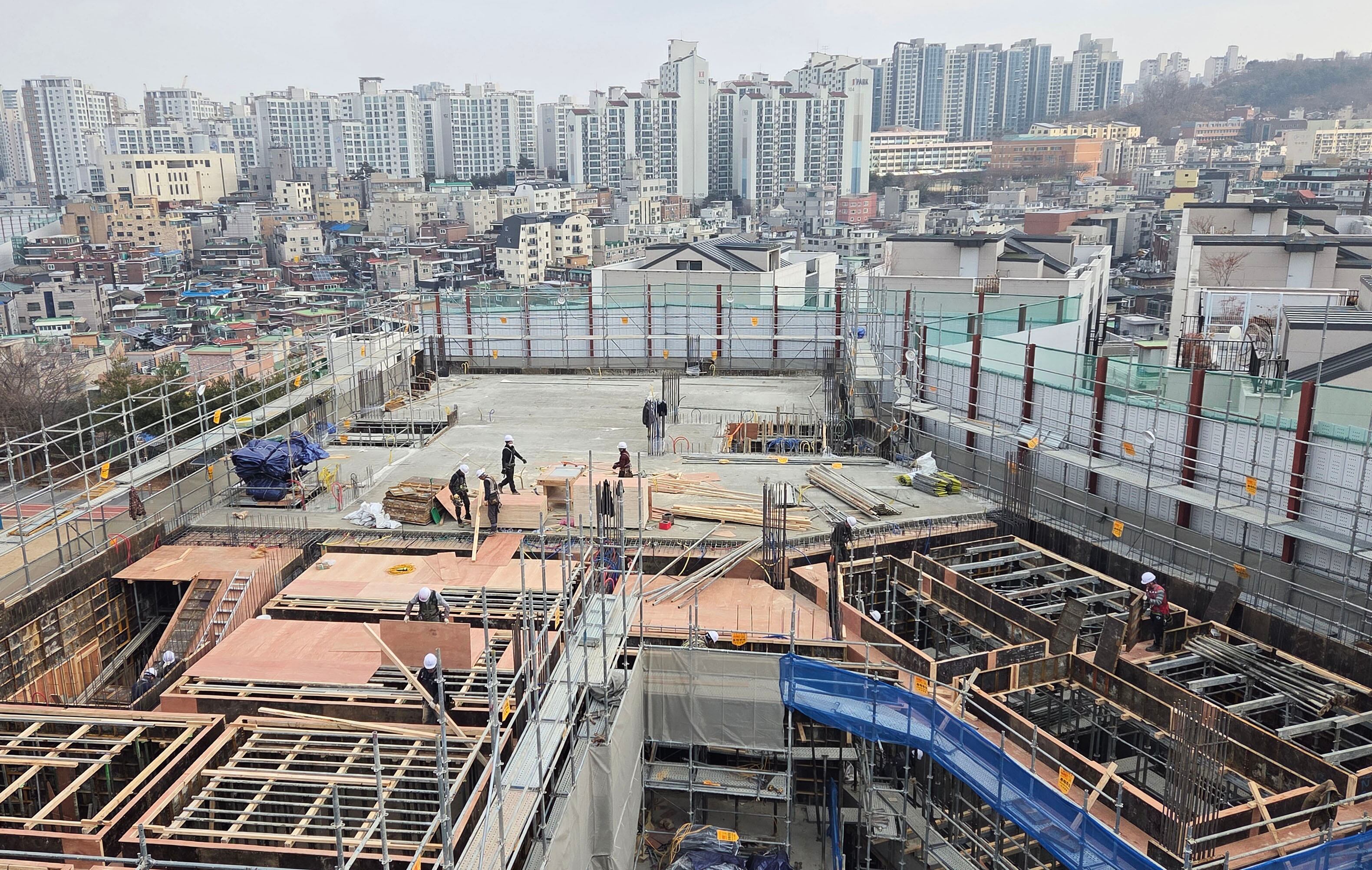 300,000 Construction Workers Exit, 98% Temporary