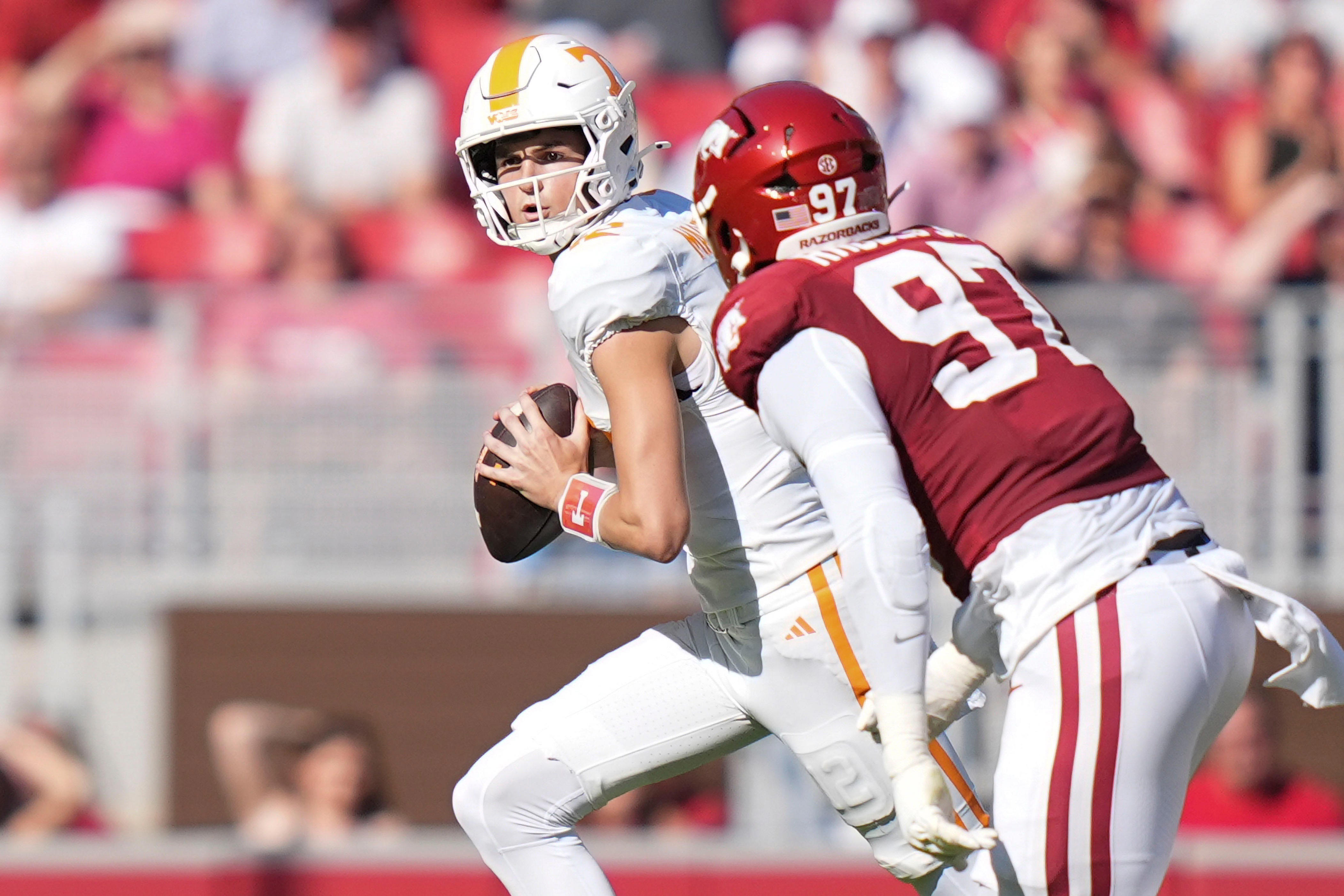 George MacIntyre has inexplicable fumble for Tennessee football vs Arkansas
