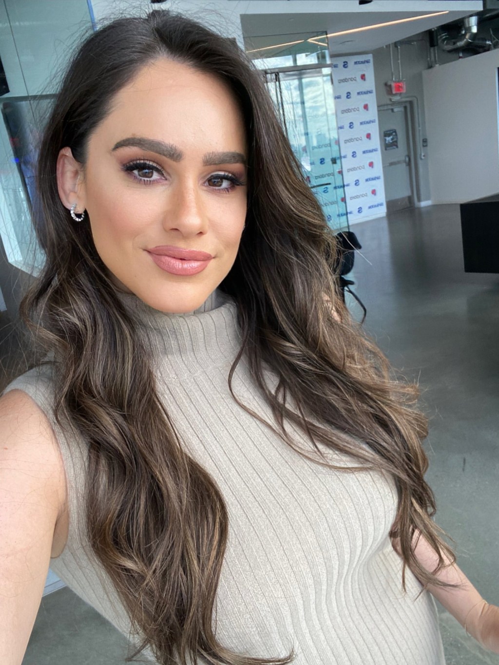 LA influencer stood up on date goes viral after demanding apps be held ...
