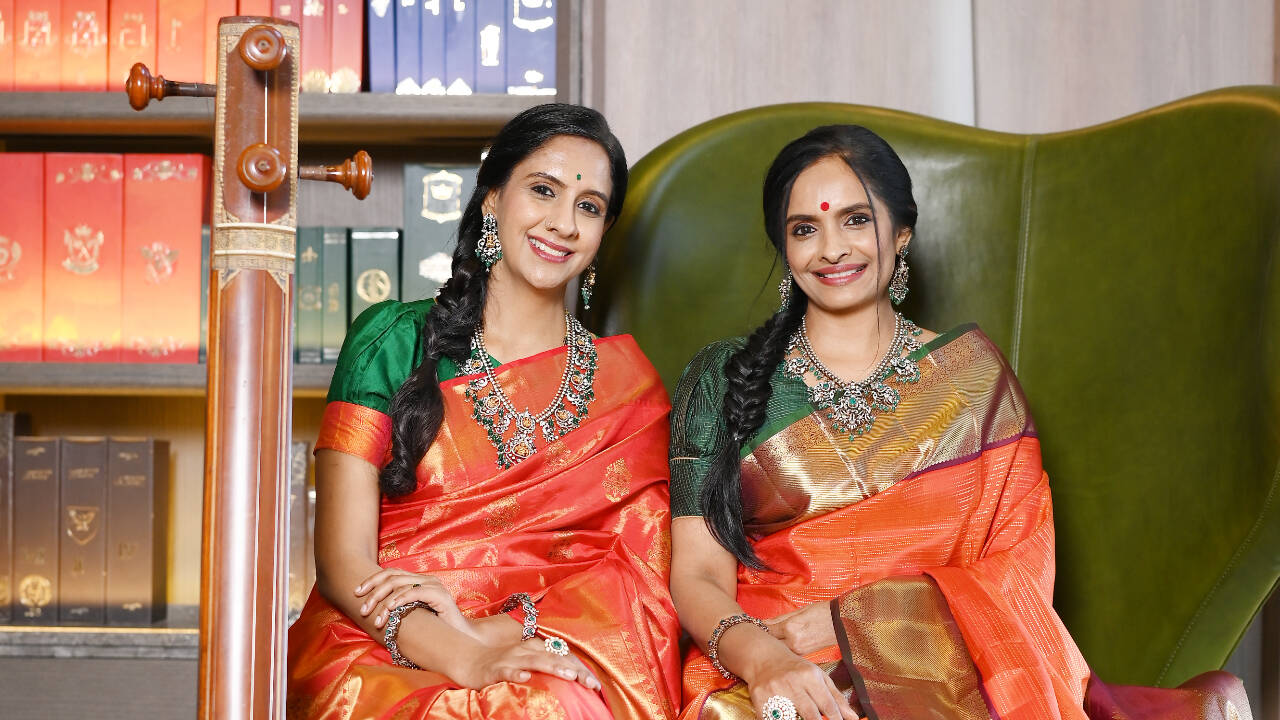 Navaratri orange styling: Ranjani–Gayatri light up day 1 in silk ...