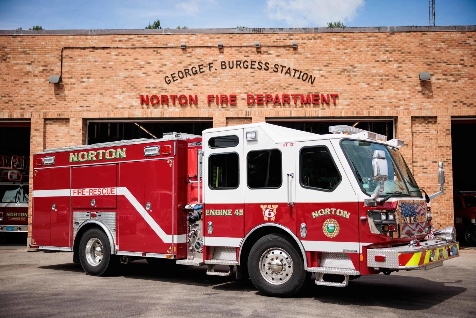Firefighters battle basement fire at Norton pizza restaurant