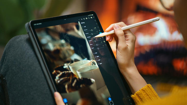 Still editing photos on a monitor? Here are 5 tablets to consider instead
