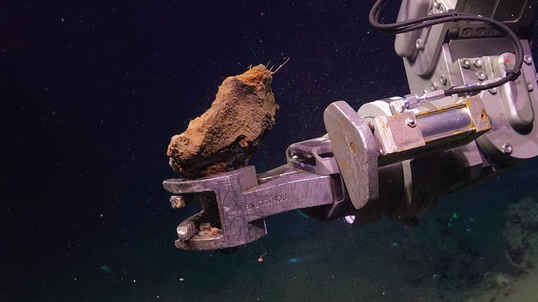 Scientists collected deep-sea rocks. They spontaneously caught fire in ...