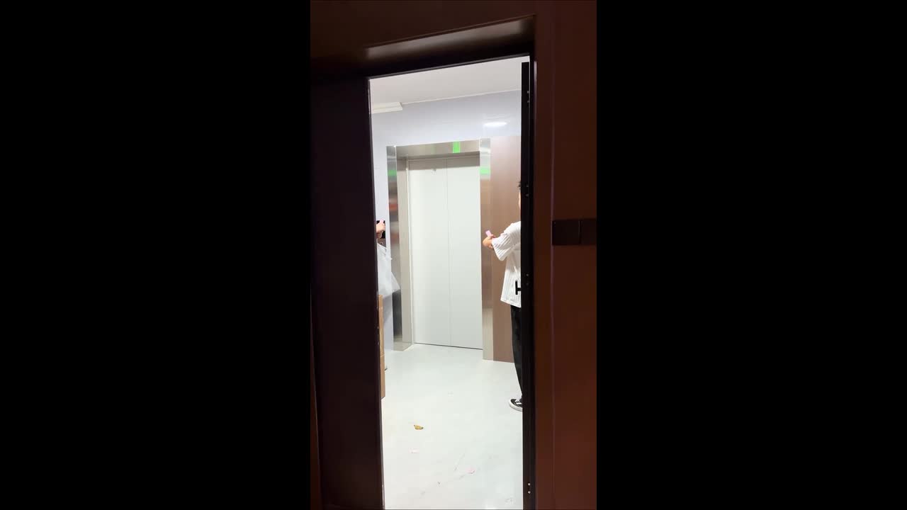 Food delivery rider hilariously interrupts marriage proposal