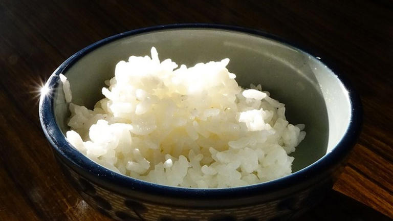 Nasi di rice cooker cepat kuning atau bau, coba periksa bagian ini