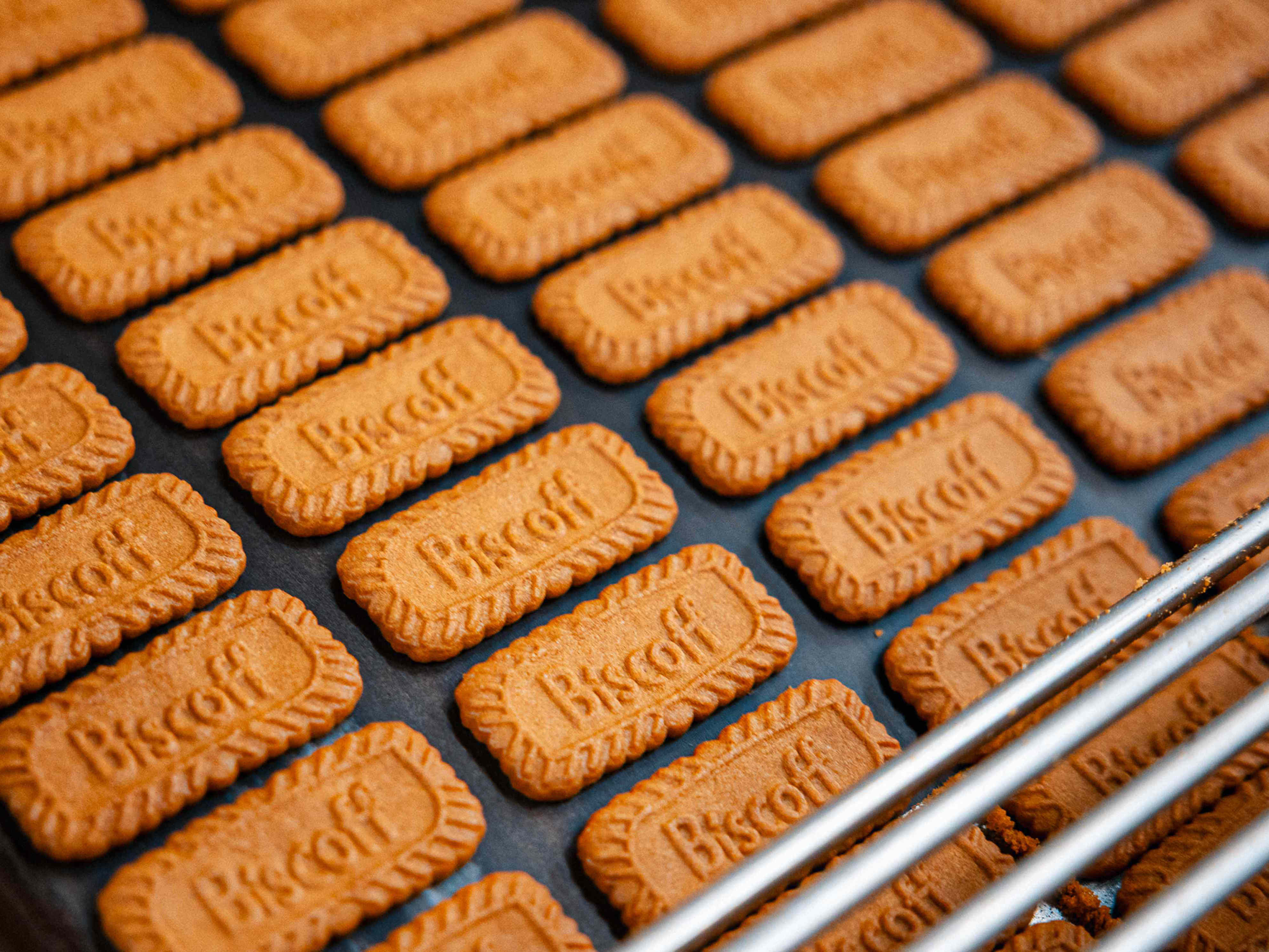 Delta’s Biscoff cookies were supposed to be temporary. Then passengers ...