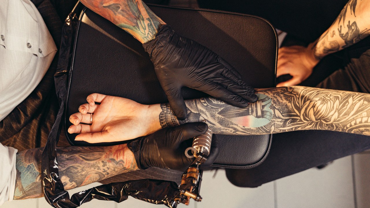New tattoo inks can be switched on with UV light and fade in sunlight ...