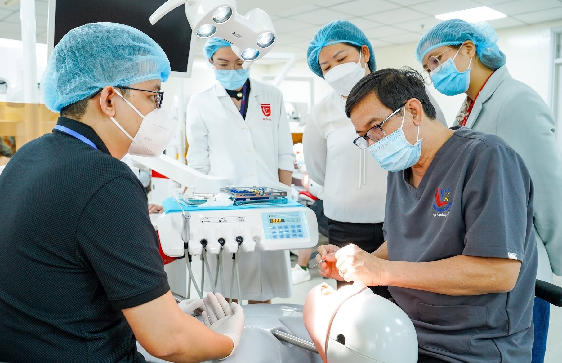 Bọc răng sứ không đúng cách nguy cơ mất răng thật