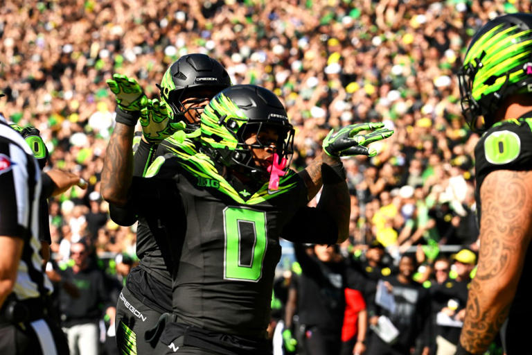 UCLA holds off Oregon for momentous win behind backup QB