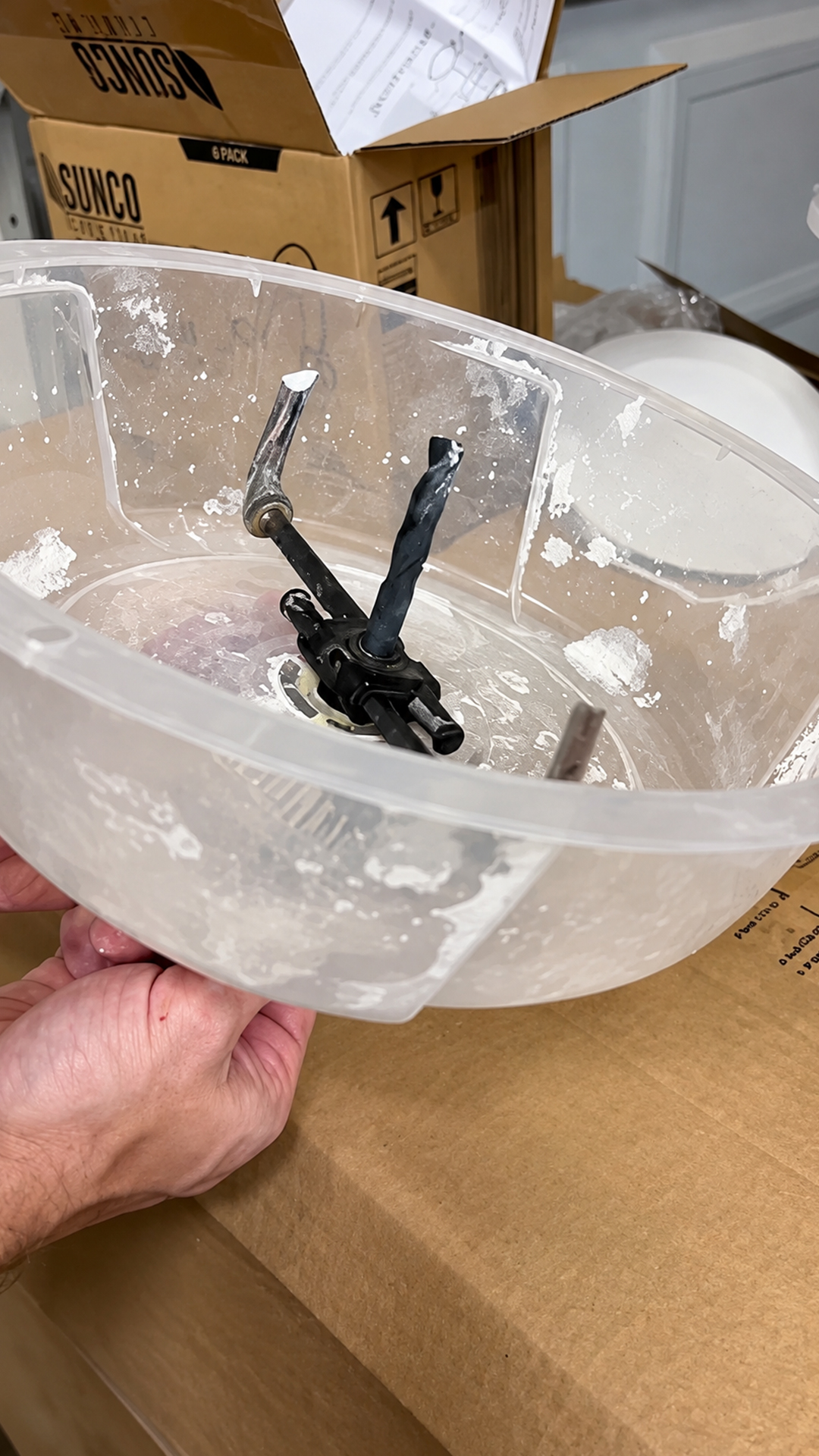 How to use an adjustable hole cutter