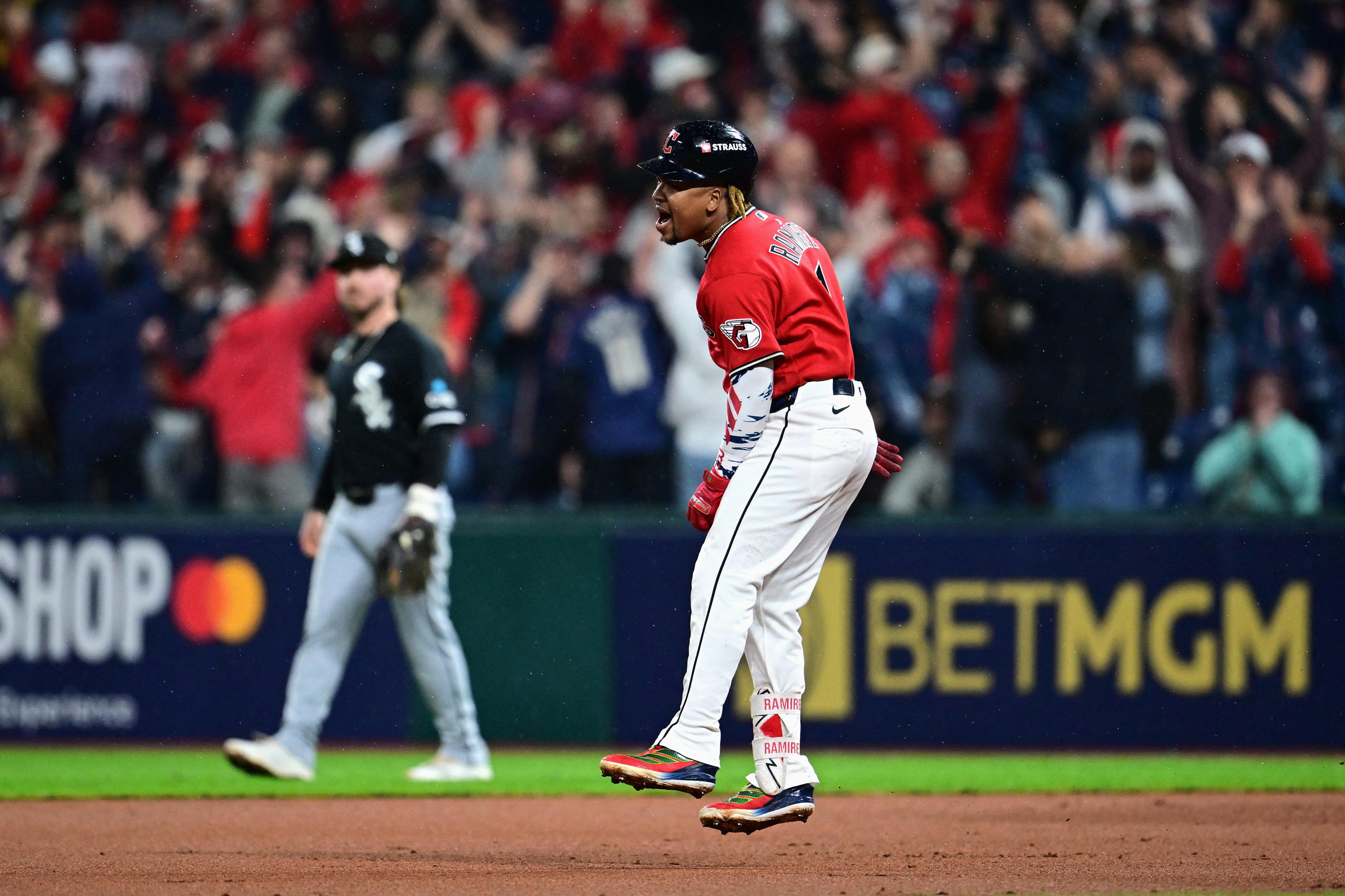See Jose Ramirez golf a home run to give Guardians lead over White Sox