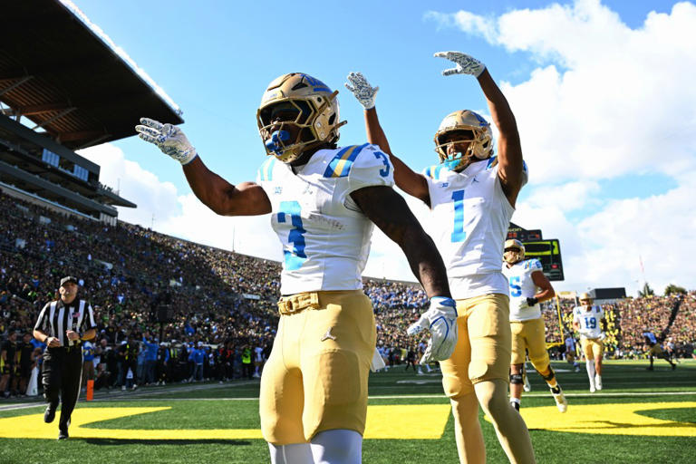UCLA holds off Oregon for momentous win behind backup QB