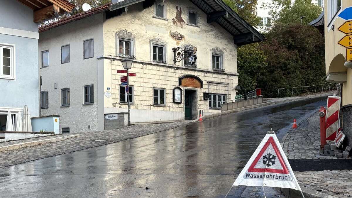 Wasserrohrbruch am Haindlberg: Straße gesperrt – Busse umgeleitet