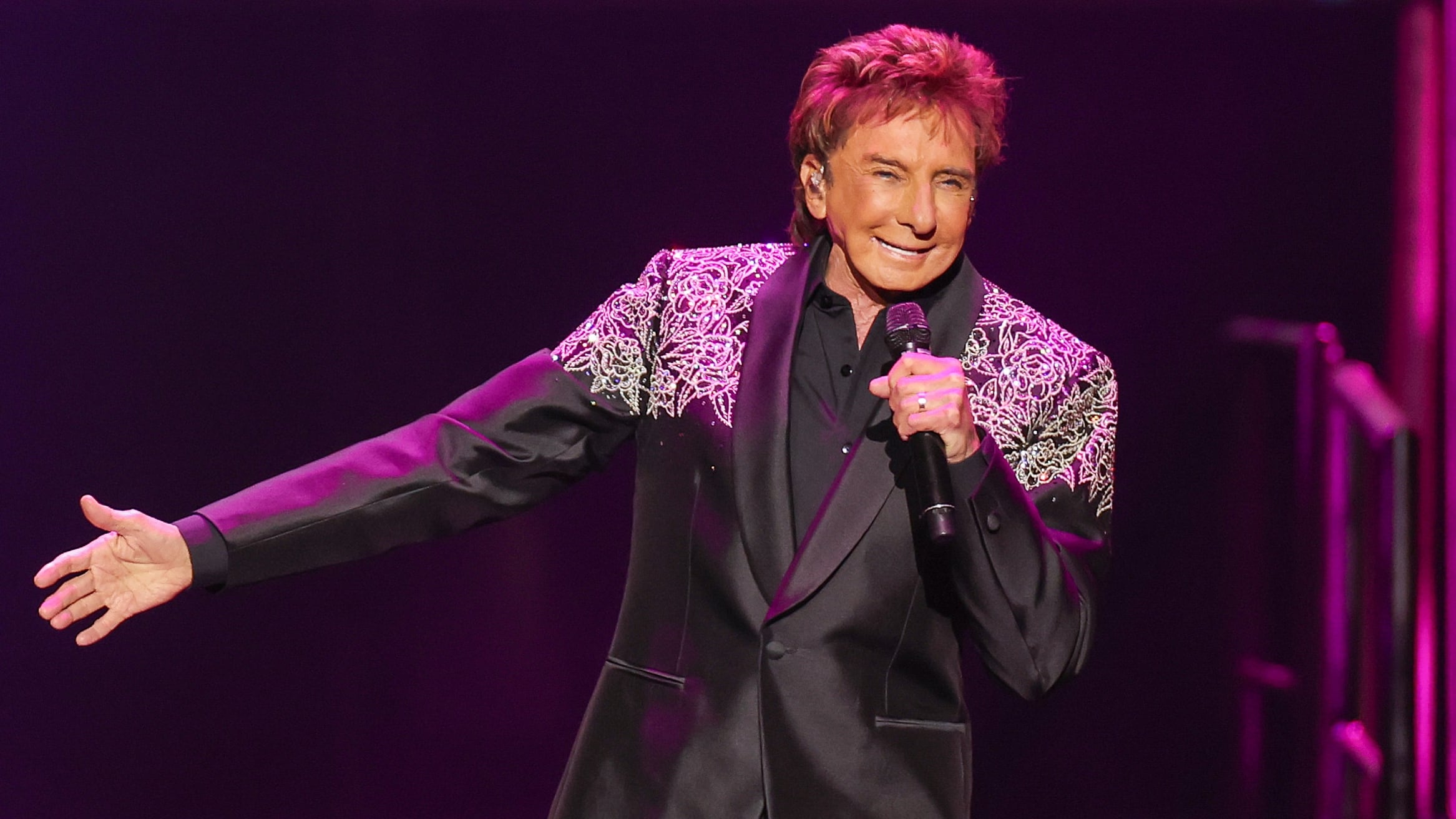 Music icon, 83, sees comeback unravel after bizarre exit