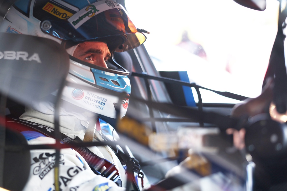 BTCC Brands Hatch GP: Moffat leads throughout to beat Ingram in ...