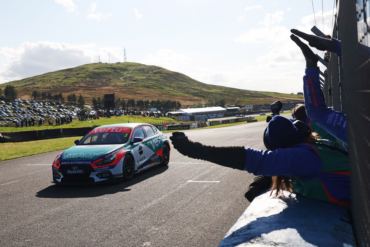 Multiple BTCC winner announces retirement