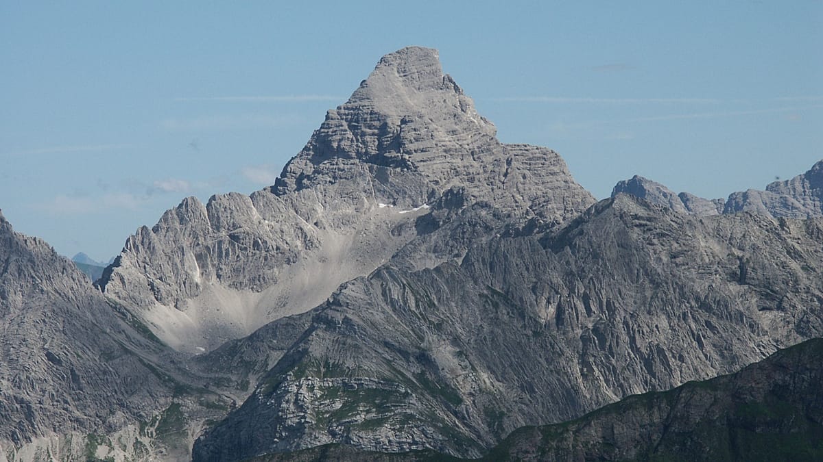 Hochvogel mountain at risk of major collapse as 400,000 cubic metres of ...
