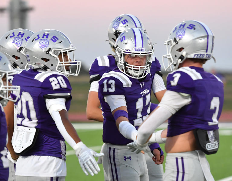 Who wins Week 8? Predicting 5 Texoma high school football games