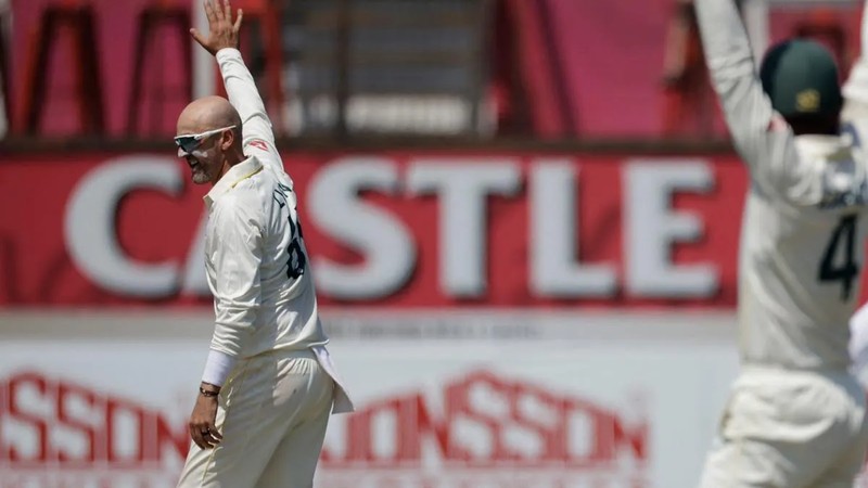 LIVE| SA vs Australia: Aussies keep chipping away with Bedingham now ...