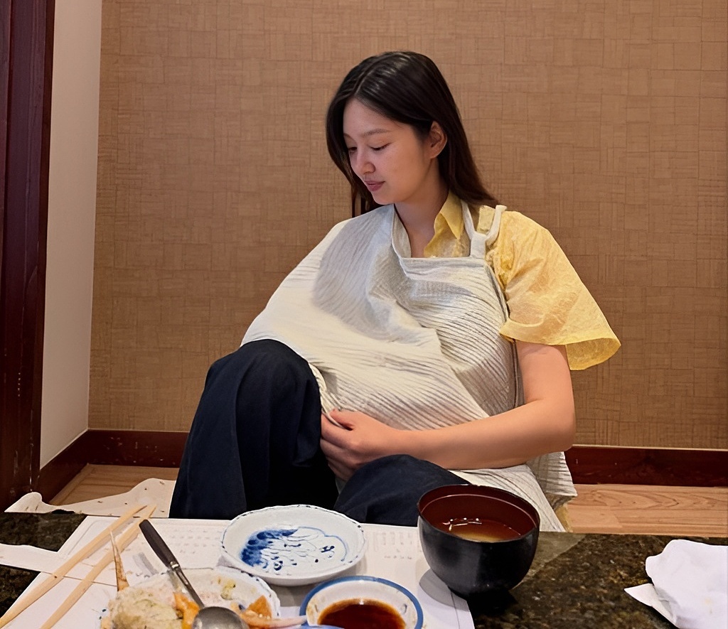 Sao châu Á 11/10: Mỹ nhân Hàn bị phản ứng vì khoe ảnh cho con bú