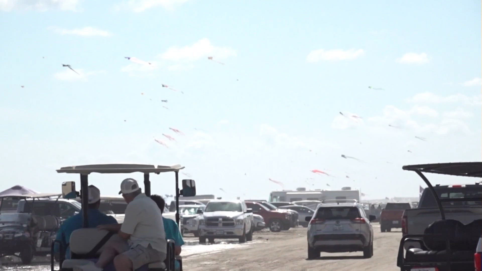 Port Aransas fall kite fest continues despite coastal flooding