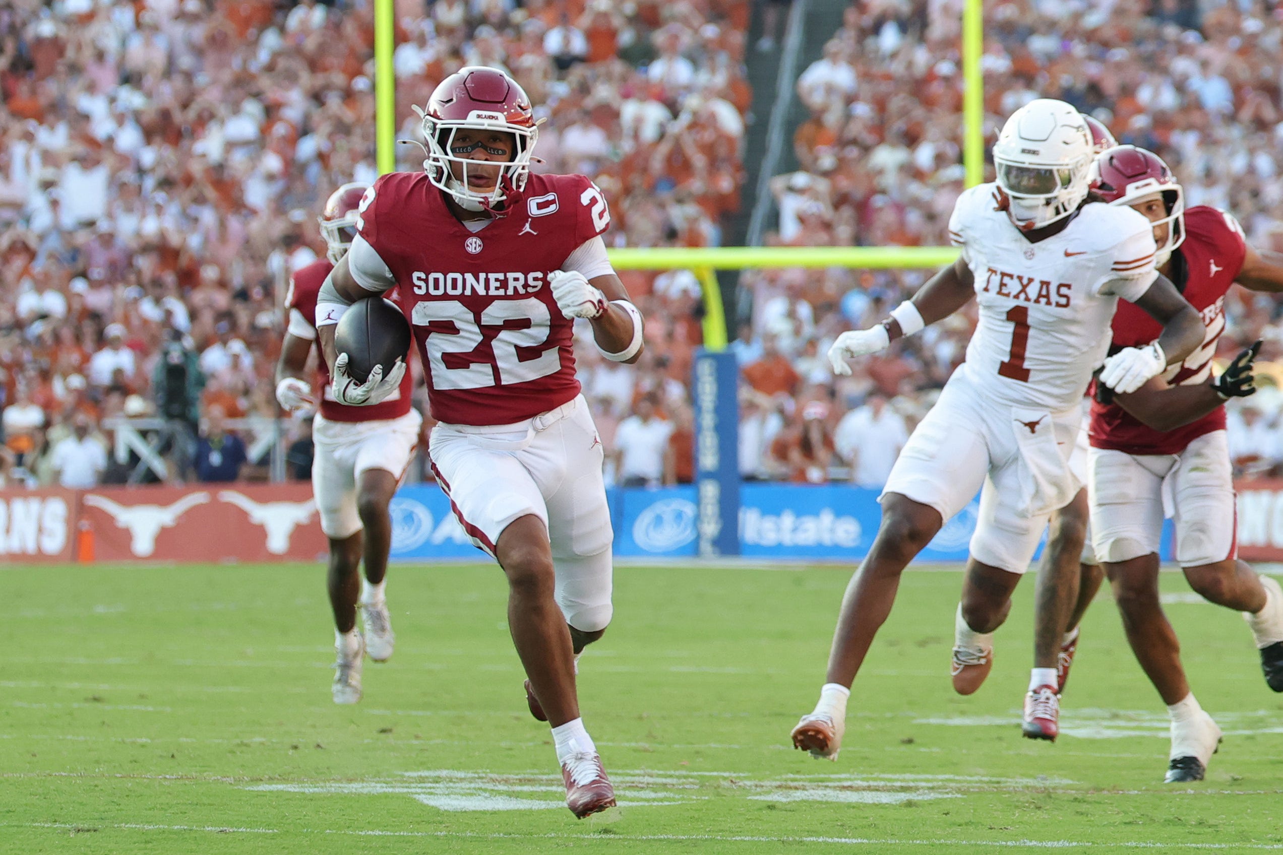 Peyton Bowen delivers late-game interception to down No. 1 Texas