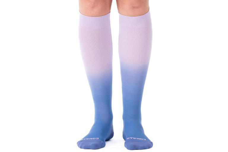 A doctor explains why everyone should wear compression socks on long ...