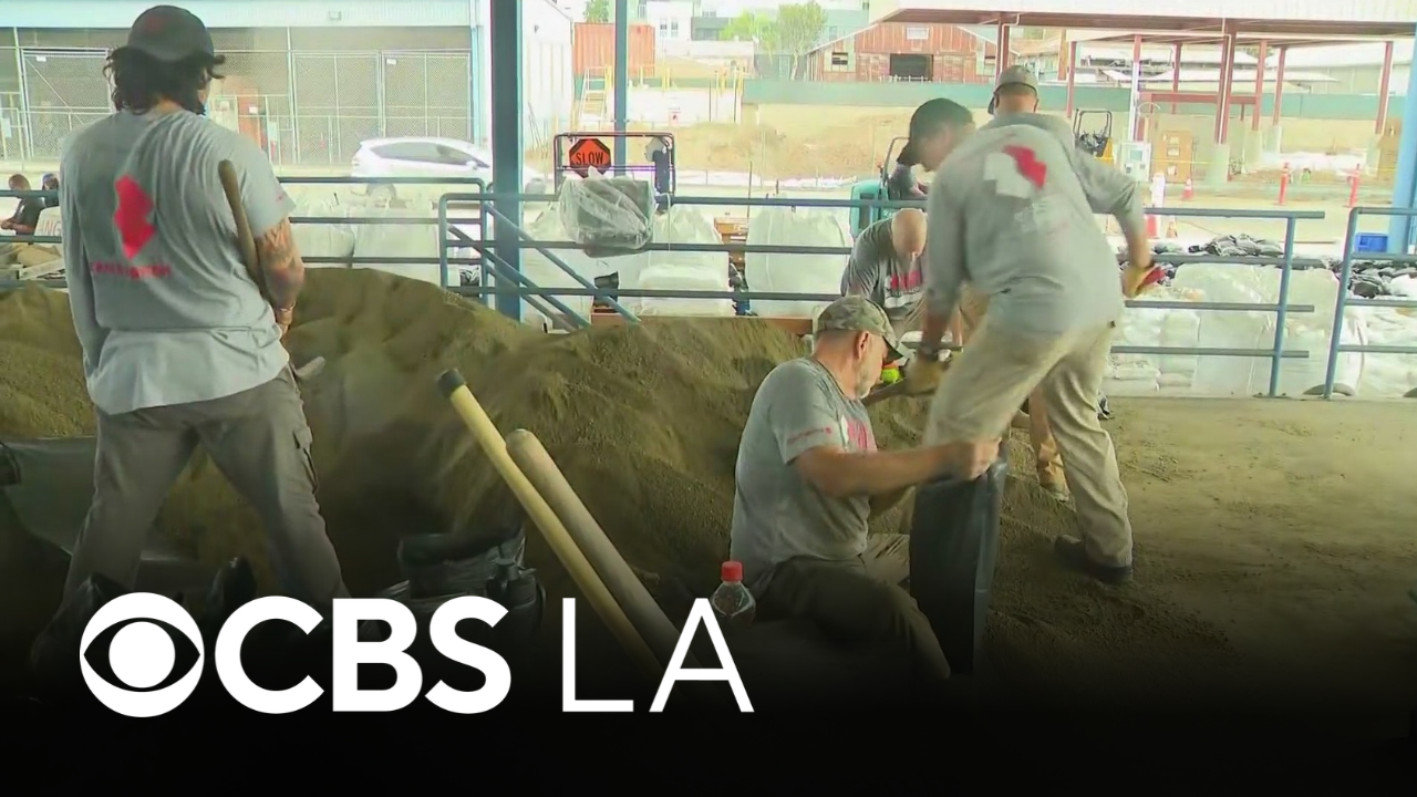 Team Rubicon helps fill and distribute sandbags in Newport Beach ahead ...