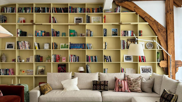 The designer shelving trend giving white built-ins a colorful makeover
