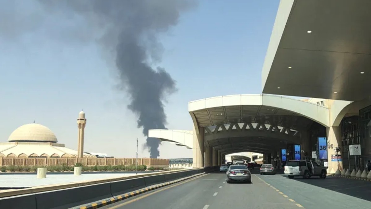 Ataque de hutíes contra aeropuerto de Riad deja al menos 12 muertos y ...