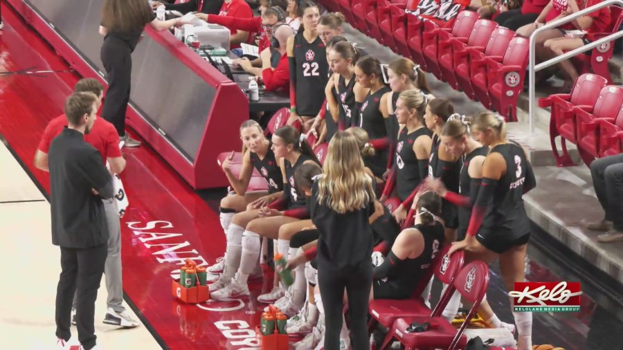 South Dakota volleyball reverse sweeps Kansas City
