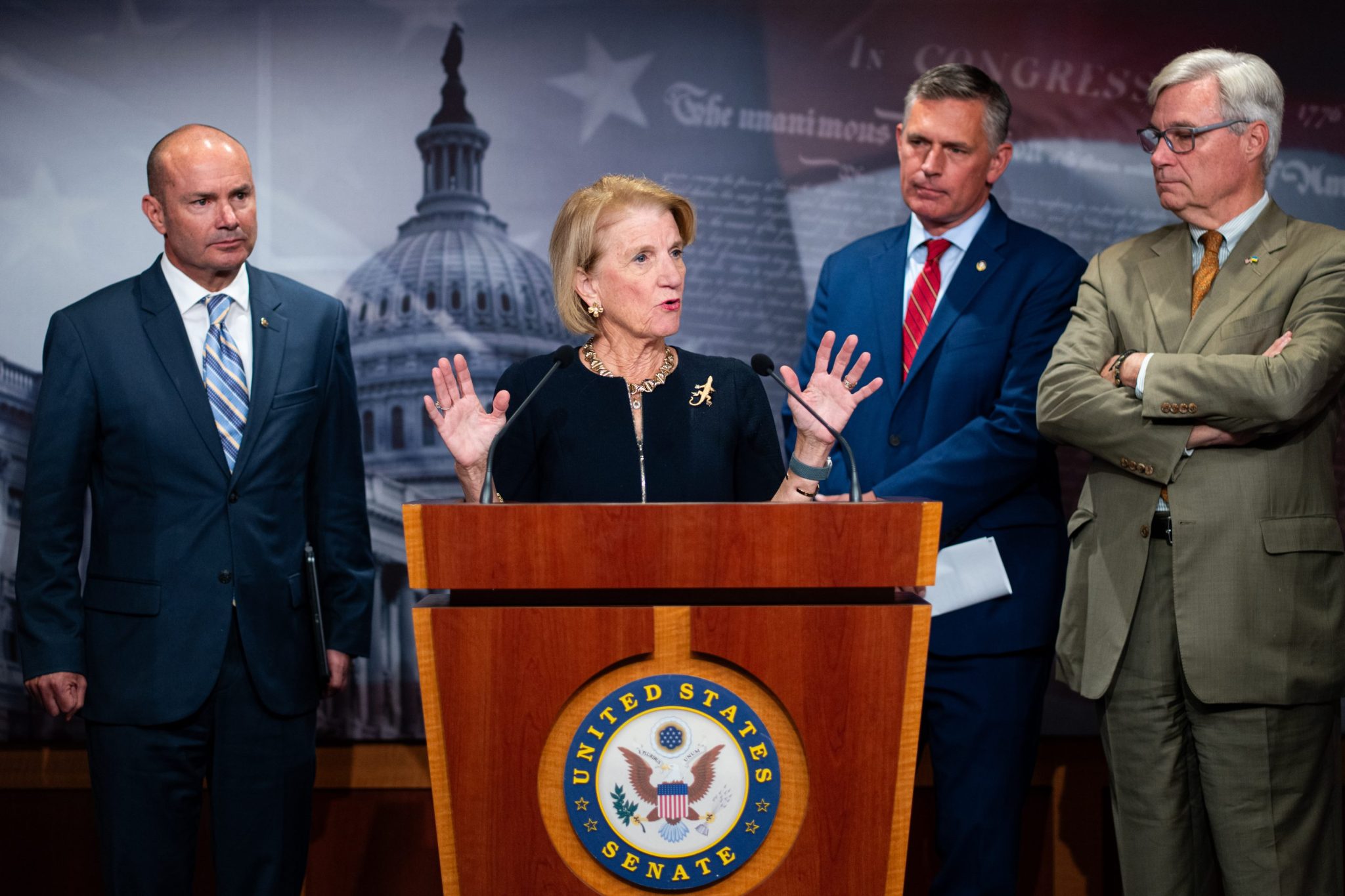 The new energy permitting bill to feed the AI boom unites fossil fuels ...