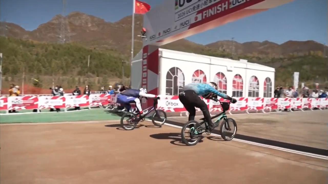 Dramatic photo finish as Geisse wins under-23 BMX showdown
