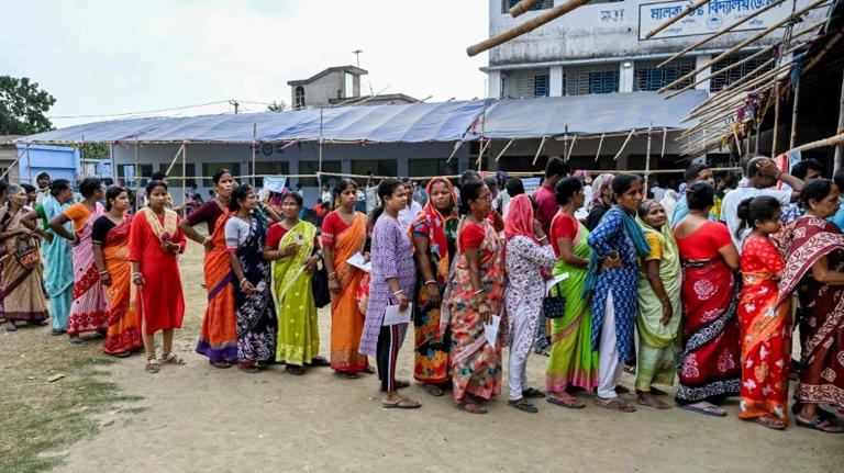 Gujarat civic polls begin in Gandhinagar, Okha, Thara; counting on ...