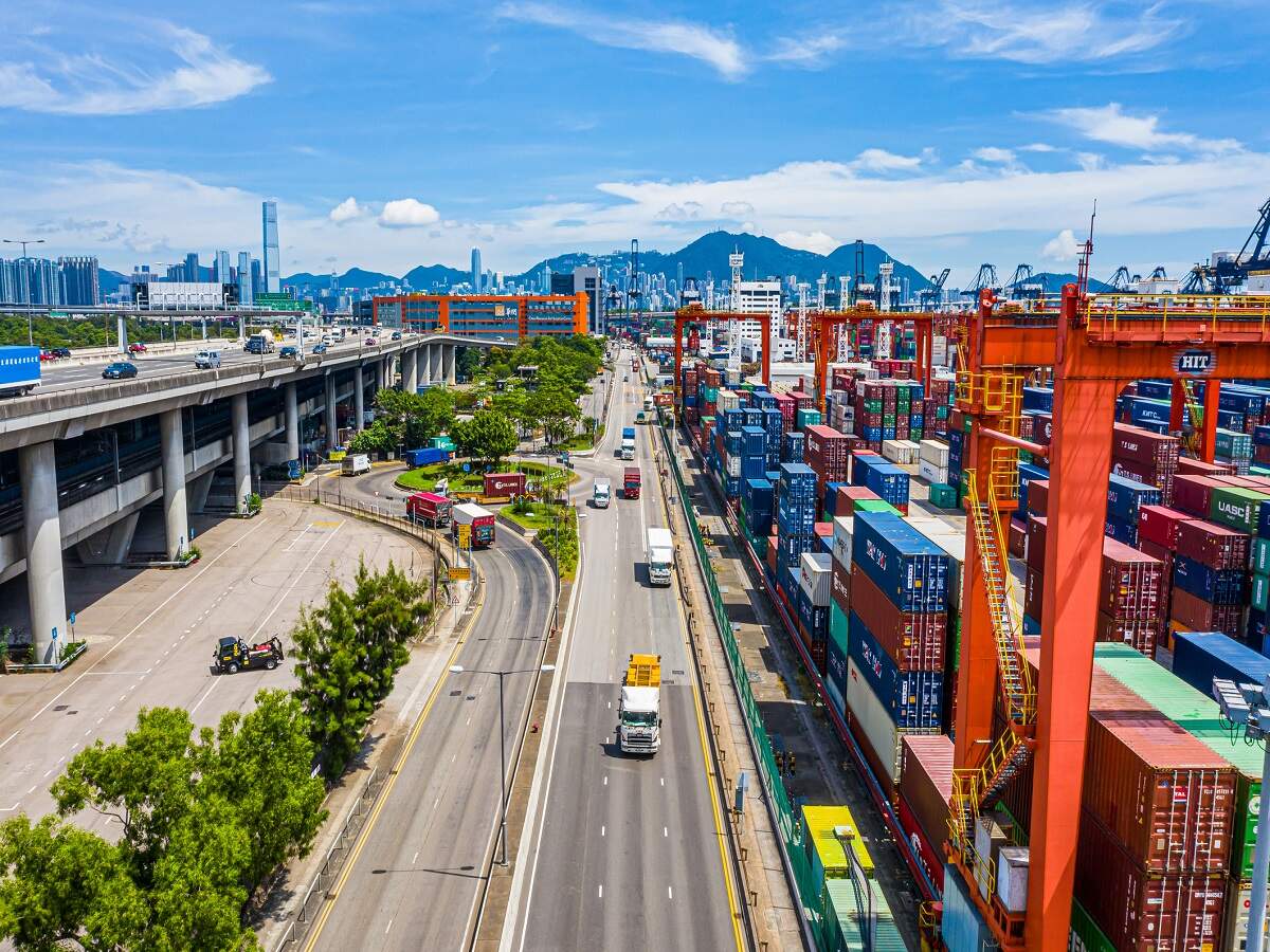 Charting the global economy: Sentiment among US consumers wanes